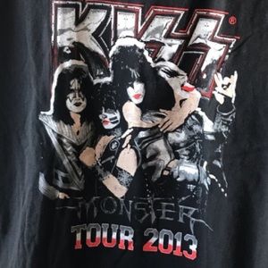 🌸 3 for 20 Kiss t-shirt